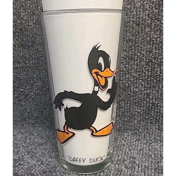 Vintage Daffy Duck Pepsi Collector Warner Bros. 1973 Looney Tunes Glass - Picture 2 of 3